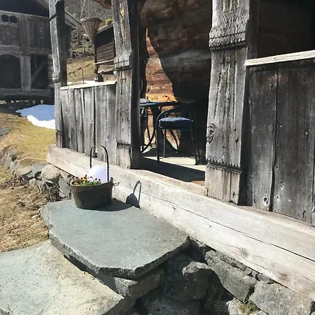 Feriehus I Amotsdal * Groven